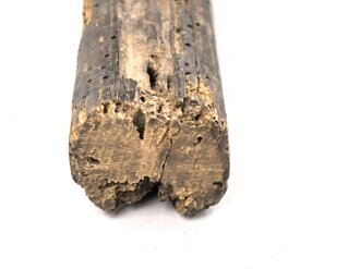 Antike Spitze für eine Stangenwaffe. Holz, etwa 35 x 35mm, auf 59,5cm gekürzt
