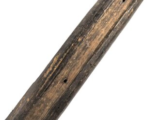 Antike Spitze für eine Stangenwaffe. Holz, etwa 35 x 35mm, auf 59,5cm gekürzt