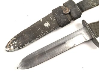 Deutschland nach 1945, Kampfmesser Bundeswehr in der zivilen Ausführung ohne Schriftzug " BW" Ungereinigtes Stück