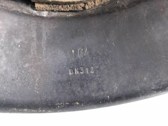 Stahlhelm Luftschutz, Hersteller Q64, Originallack, ungereinigtes Stück ohne emblem