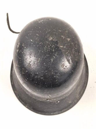 Stahlhelm Luftschutz, Hersteller Q64, Originallack, ungereinigtes Stück ohne emblem