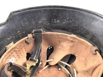 Deutschland nach 1945, Stahlhelm Feuerwehr unter Verwendung einer Glocke aus dem 2. Weltkrieg. Originallack, ungereinigtes Stück