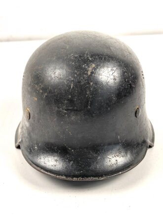 Deutschland nach 1945, Stahlhelm Feuerwehr unter Verwendung einer Glocke aus dem 2. Weltkrieg. Originallack, ungereinigtes Stück