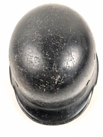 Deutschland nach 1945, Stahlhelm Feuerwehr unter Verwendung einer Glocke aus dem 2. Weltkrieg. Originallack, ungereinigtes Stück