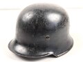 Deutschland nach 1945, Stahlhelm Feuerwehr unter Verwendung einer Glocke aus dem 2. Weltkrieg. Originallack, ungereinigtes Stück