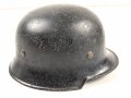 Deutschland nach 1945, Stahlhelm Feuerwehr unter Verwendung einer Glocke aus dem 2. Weltkrieg. Originallack, ungereinigtes Stück