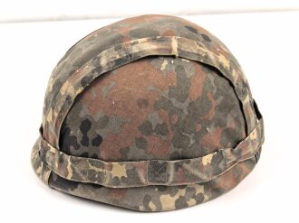 Stahlhelm Bundeswehr mit Flecktarnbezug. Kopfgrösse...