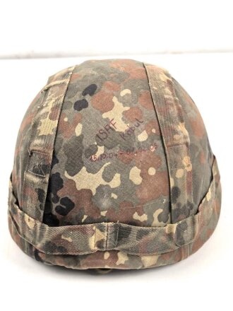 Stahlhelm Bundeswehr mit Flecktarnbezug. Kopfgrösse 57-61, gebraucht