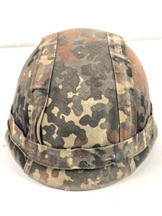 Stahlhelm Bundeswehr mit Flecktarnbezug. Kopfgrösse 57-61, gebraucht
