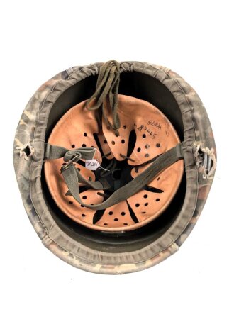 Stahlhelm Bundeswehr mit Flecktarnbezug. Kopfgrösse 57-61, gebraucht