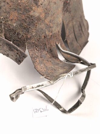 U.S. Army 2. Weltkrieg, Stahlhelm M1 , Schlachtfeldfund, ungereinigt