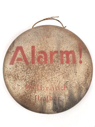 "Alarm !" Glocke aus Metall. Durchmesser 33cm. Originallack, ungereinigtes Stück, wohl für Luftschutzzwecke verwendet.