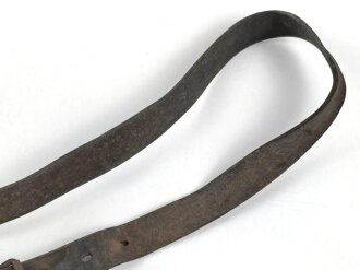 Schwerer Lederriemen Wehrmacht mit zwei Karabinerkahen....