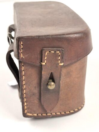 Koppeltasche rechts für Sanitätspersonal der Wehrmacht. Frühes Stück mit Messingbeschlägen, guter Gesamtzustand