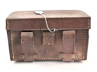 Koppeltasche rechts für Sanitätspersonal der Wehrmacht. Frühes Stück mit Messingbeschlägen, guter Gesamtzustand