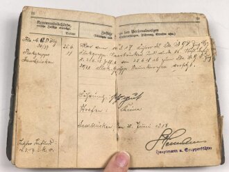 Preußen, Militärpaß eines Angehörigen im Artillerie Regiment 97 , in Krieg zur Maschinen Gewehr Kompanie 137 versetzt. Ostfeldzug ( Lettland) Eisernes Kreuz 2. Klasse 1915. Flakgruppe Neunkirchen Saar 1918