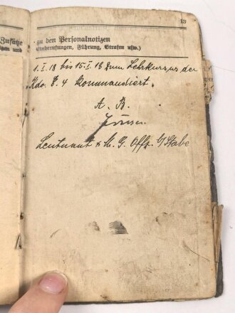 Preußen, Militärpaß eines Angehörigen im Artillerie Regiment 97 , in Krieg zur Maschinen Gewehr Kompanie 137 versetzt. Ostfeldzug ( Lettland) Eisernes Kreuz 2. Klasse 1915. Flakgruppe Neunkirchen Saar 1918