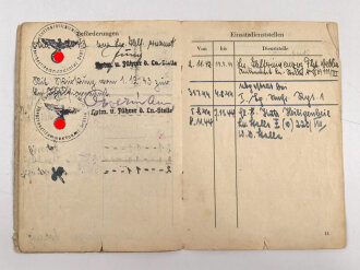 Luftwaffe Personalausweis einer Oberhelferin im Luftgaukommando II Nachrichtenführer, datiert 1942, stark gebraucht, alle Seiten lose