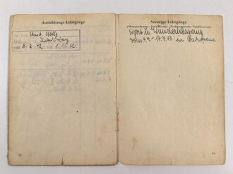 Luftwaffe Personalausweis einer Oberhelferin im Luftgaukommando II Nachrichtenführer, datiert 1942, stark gebraucht, alle Seiten lose