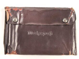 Wehrpaß Heer  in Kunstlederhülle, eingestellt am 9.10.1907 bei Infanterie Regiment 67. Im 1. Weltkrieg bei diversen Infanterieeinheiten, von 1939 bis 1945 beim Verpflegungs Magazin Potsdam.  Letzter Dienstgard Stabsintendant der Reserve.