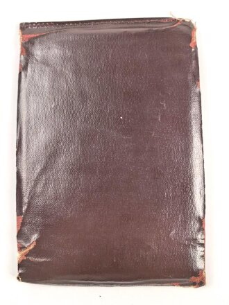 Wehrpaß Heer  in Kunstlederhülle, eingestellt am 9.10.1907 bei Infanterie Regiment 67. Im 1. Weltkrieg bei diversen Infanterieeinheiten, von 1939 bis 1945 beim Verpflegungs Magazin Potsdam.  Letzter Dienstgard Stabsintendant der Reserve.