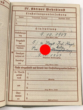 Wehrpaß Heer  in Kunstlederhülle, eingestellt am 9.10.1907 bei Infanterie Regiment 67. Im 1. Weltkrieg bei diversen Infanterieeinheiten, von 1939 bis 1945 beim Verpflegungs Magazin Potsdam.  Letzter Dienstgard Stabsintendant der Reserve.
