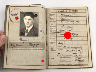 Wehrpaß Heer, eingestellt am 10.2.41 bei Infanterie Ersatz Btl. 342 Bayreuth.