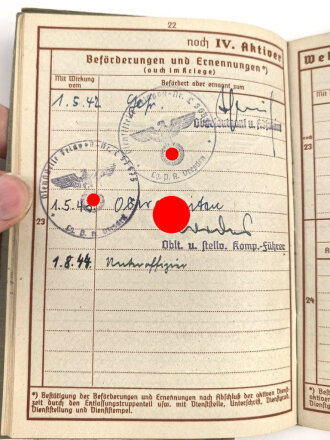 Wehrpaß Luftwaffe, eingestellt am 3.5.41 bei Luftnachrichtenregiment Dresden.