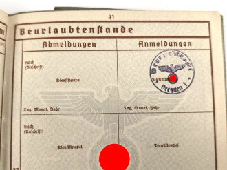 Wehrpaß Luftwaffe, eingestellt am 3.5.41 bei Luftnachrichtenregiment Dresden.