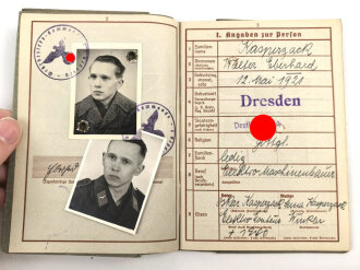Wehrpaß Luftwaffe, eingestellt am 3.5.41 bei Luftnachrichtenregiment Dresden.
