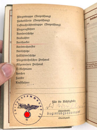 Wehrpaß Luftwaffe, eingestellt am 3.5.41 bei Luftnachrichtenregiment Dresden.