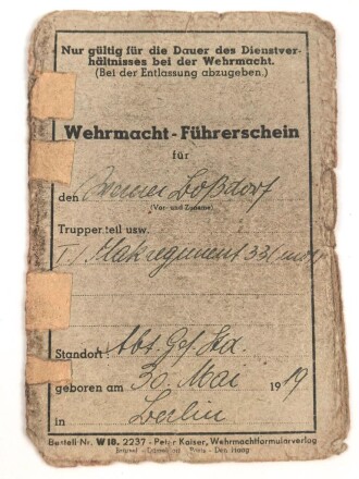 Wehrmacht-Führerschein für einen Angehörigen des I./Flakregt.33, datiert 1943, stark gebraucht