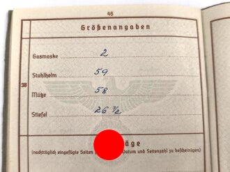 Wehrpaß Luftwaffe, eingestellt am 1.4.1940 bei Fliegerhorstkompanie Regensburg.