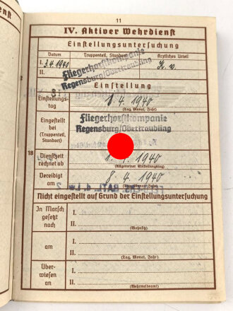 Wehrpaß Luftwaffe, eingestellt am 1.4.1940 bei Fliegerhorstkompanie Regensburg.
