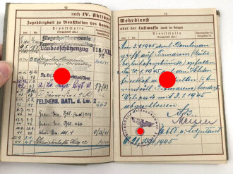 Wehrpaß Luftwaffe, eingestellt am 1.4.1940 bei Fliegerhorstkompanie Regensburg.