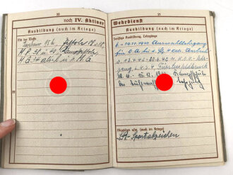 Wehrpaß Luftwaffe, eingestellt am 1.4.1940 bei Fliegerhorstkompanie Regensburg.