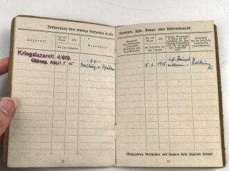 Wehrpaß und Soldbuch eines Grenadier, beides ausgestellt 1945.