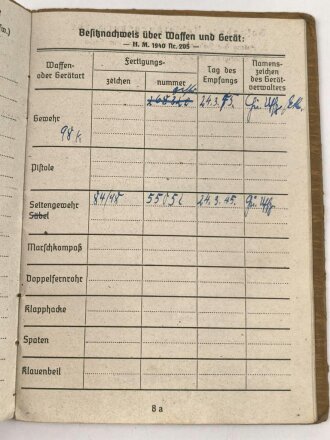 Wehrpaß und Soldbuch eines Grenadier, beides ausgestellt 1945.