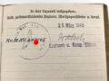 Wehrpaß und Soldbuch eines Grenadier, beides ausgestellt 1945.