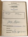 Wehrpaß und Soldbuch eines Grenadier, beides ausgestellt 1945.