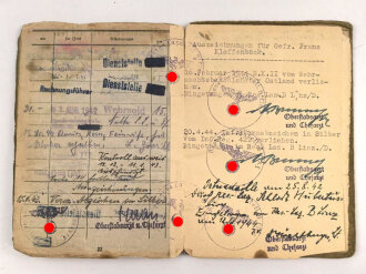 Soldbuch Heer, ausgestellt im Felde am 13.11.1942 bei Grenadier Regiment 422.