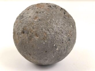 Kanonenkugel aus Eisen, Durchmesser etwa 8,5cm. Alter und...