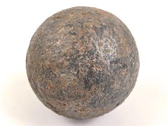Kanonenkugel aus Eisen, Durchmesser etwa 11cm. Alter und...