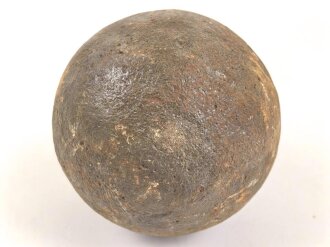 Kanonenkugel aus Eisen, Durchmesser etwa 10cm. Alter und...