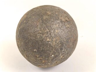Kanonenkugel aus Eisen, Durchmesser etwa 10cm. Alter und...