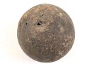Kanonenkugel aus Eisen, Durchmesser etwa 10cm. Alter und Herkunft unbekannt. Wiegt etwa 4,2 kg