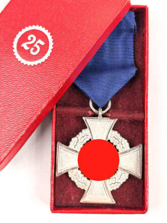 Treudienst Ehrenzeichen für 25 Jahre. Guter Zustand, am Band mit Tragenadel. Im Etui ohne Hersteller