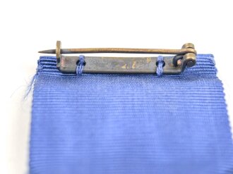 Treudienst Ehrenzeichen für 25 Jahre. Guter Zustand, am Band mit Tragenadel. Im Etui ohne Hersteller
