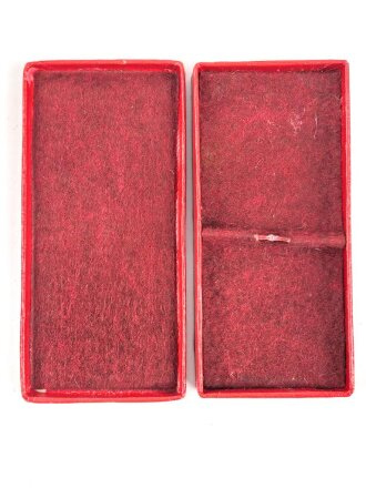 Treudienst Ehrenzeichen für 25 Jahre. Guter Zustand, am Band mit Tragenadel. Im Etui ohne Hersteller