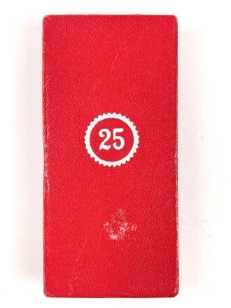 Treudienst Ehrenzeichen für 25 Jahre. Guter Zustand, am Band mit Tragenadel. Im Etui ohne Hersteller